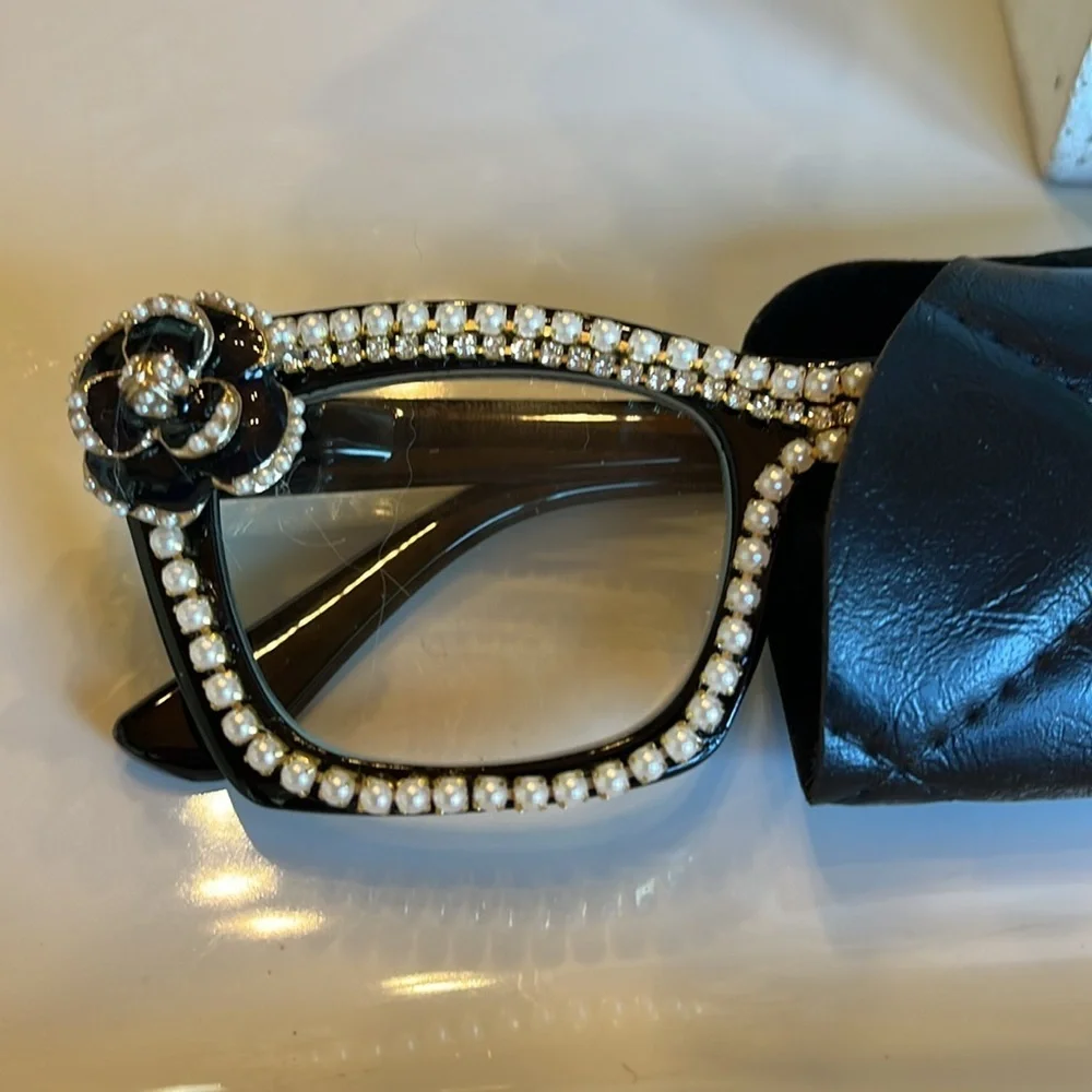 Elegant Black, Pearl & Goldtone Women's Readers 2.0